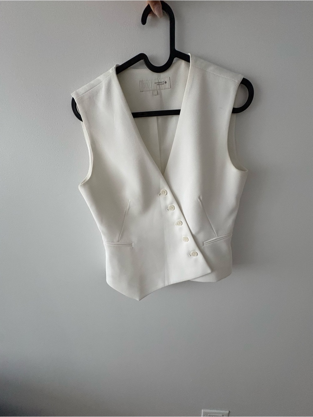 Zara White Sleeveless V-Neck Vest